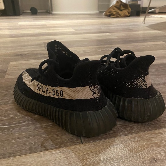 Yeezy 350 v2 Oreos - Picture 3 of 7